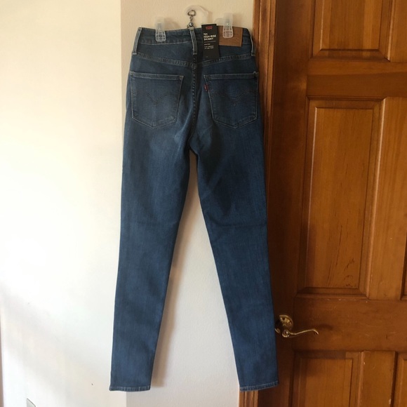 🔴SOLD🔴NWT Levi’s 721 High-Rise Skinny Jeans - Picture 3 of 10